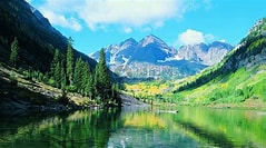 目前,中国正在强行推广实名制,而整个实名制的核心是手机号码。在日常生活中,大部分的中国社交服务越来越多的要求用户输入手机号码。